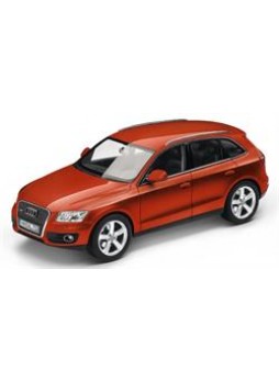 Модель автомобиля "Audi Q5 1:43", красный
