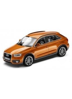 Модель автомобиля "Audi Q3 1:43", оранжевый