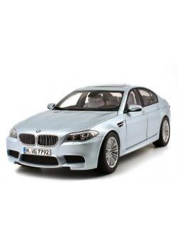 Модель автомобиля "BMW M5 (F10) 1:18", серебристый