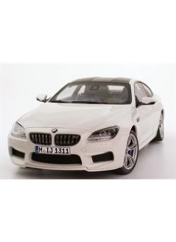 Модель автомобиля "BMW M6 Coupe (F13) 1:18", белый