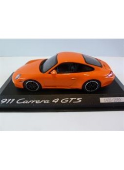 Модель автомобиля "Porsche 911 (997 II) Carrera 4 GTS 1:43", оранжевый