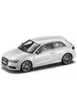 Модель автомобиля "Audi s3 1:43", белый