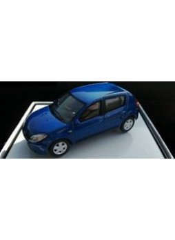 Модель автомобиля "Renault Sandero
<br> 1:43", синий