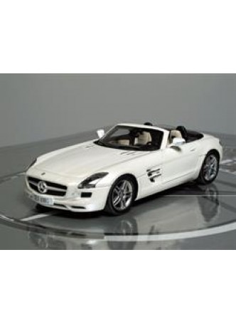Модель автомобиля Mercedes SLS AMG РОДСТЕР R197 1:43, белый оптом